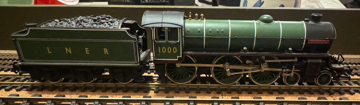 Replica Railways / Bachmann (OO) London North Eastern Railways Class B1, No.1000 “Springbok” In LNER Apple Green (Stratford Depot)