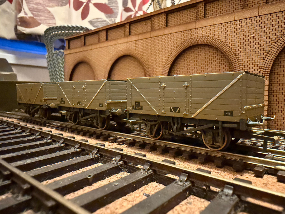 Oxford Rail OR76MW7016 (OO) British Railways Weathered Seven Plank Wagon Tipple Pack