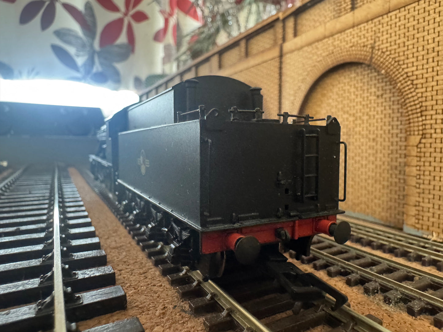 Bachmann 32-252 (OO) EX WD Austerity 2-8-0 No.90445 in British Railways Unlined Black. (Shed Code 50A, York Depot)