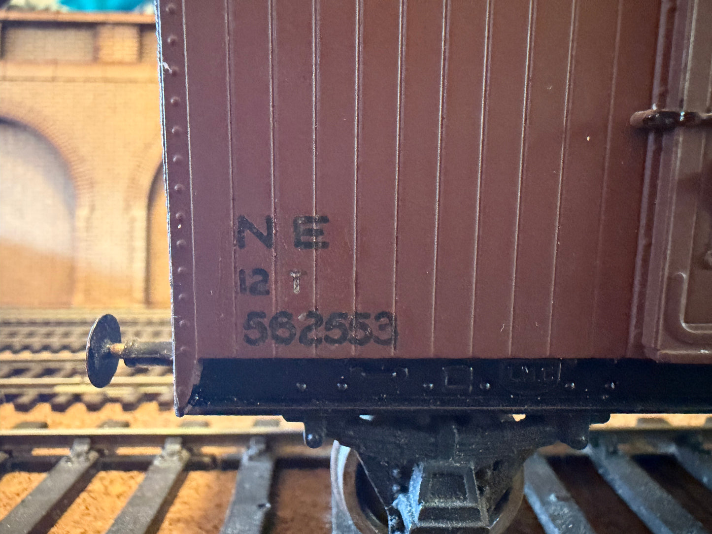 Leeds Model Company (O Gauge) North Eastern Railway 12T Van No.562553 