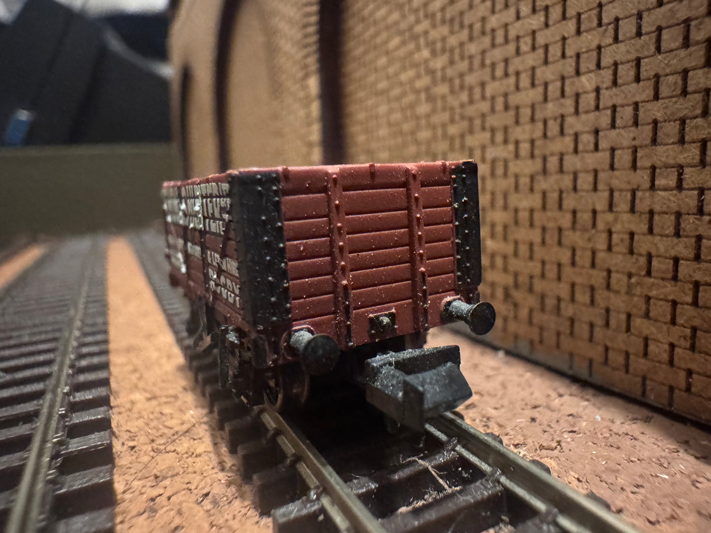 Graham Farish 377-2009K (N Gauge) Thomas Hunter Ltd Severn Plank Open Wagon. 