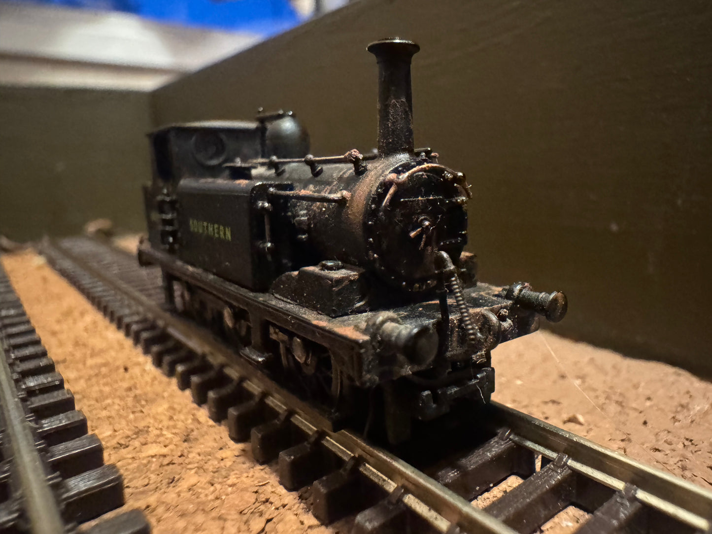 Dapol ND100c (N Gauge) Ex LBSCR, A1X ‘Terrier’ No.2662 [“Martello”] in unlined heavily weathered Wartime Southern Railway Black