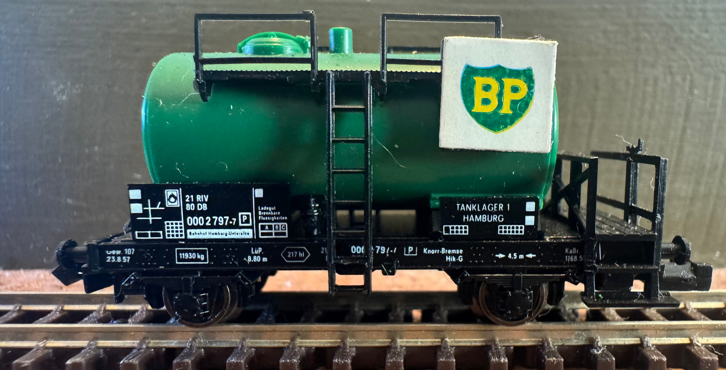 Fleischmann 8402 (Euro N Gauge / 1:160) Deutsche Bahn / British Petroleum Kesselwagen No.000 2 797 - 7.. 