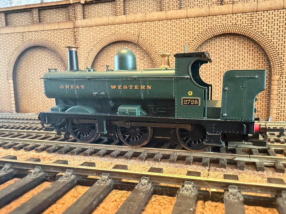 Hornby R2534A (OO) Great Western Railway 2721 Pannier Tank No.2748 in GWR unlined Brunswick Green. 