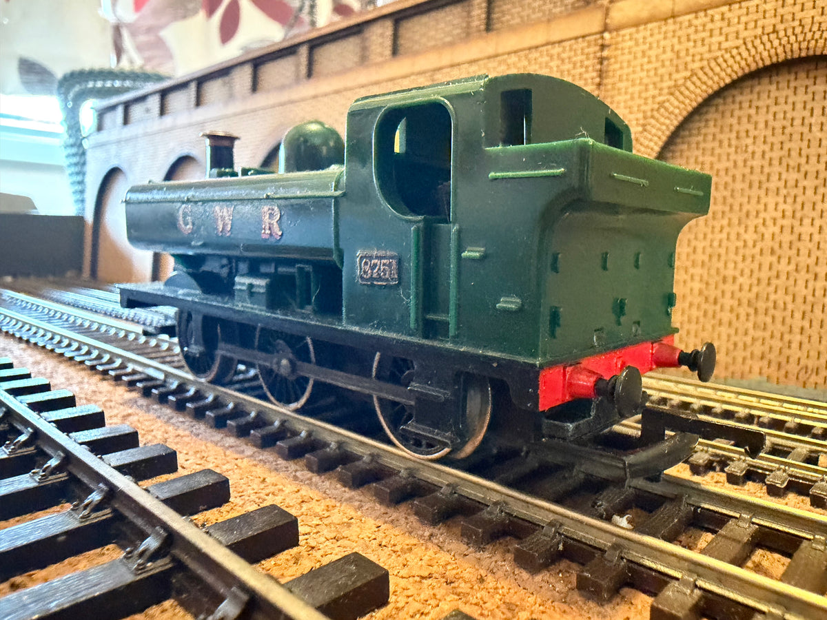 Tri-ang Hornby R.51S (OO) Great Western Railway 57xx Pannier Tank No.8751 in late GWR Unlined Green 
