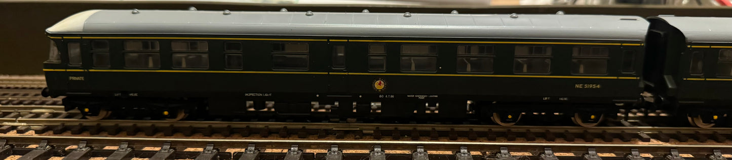 Liliput (OO) British Railways ‘Trans-Pennine’ [Class 124] Two Car, Diesel Multiple Unit. Numbers NE51953 & NE51954 in British Railway Green and Yellow Pin Stripe