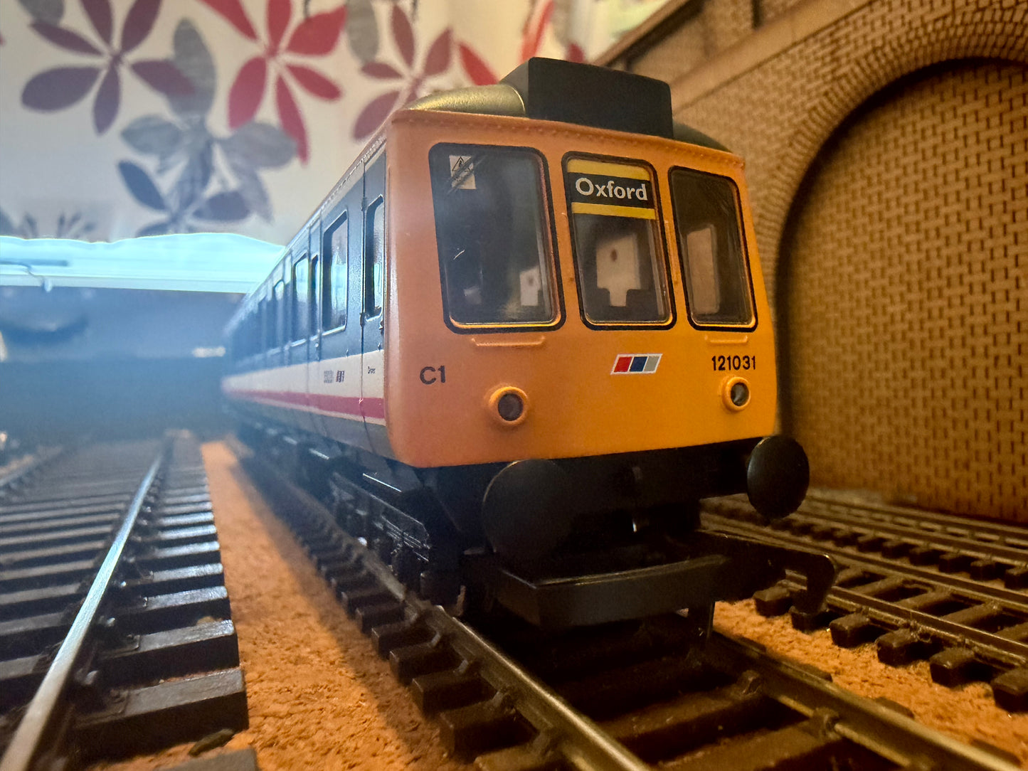 Hornby R2508 (OO) British Railways Class 121 ‘Bubble Car’ No.121031 in Network SouthEast Livery. DCC Ready 