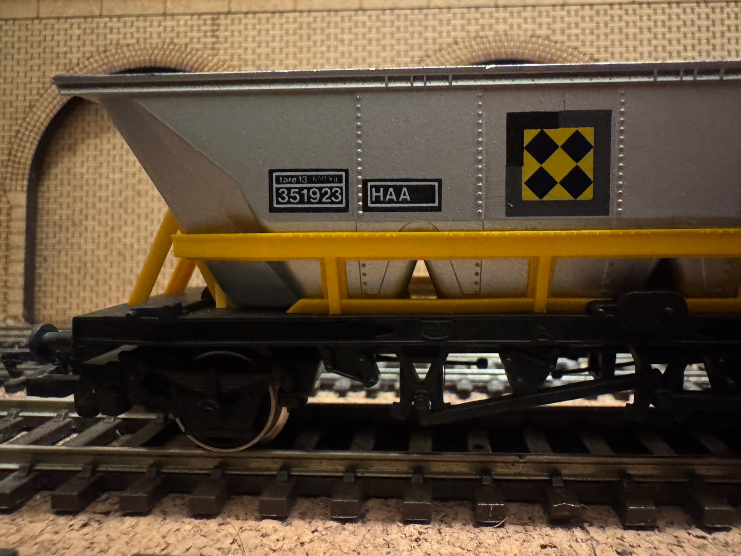 Hornby R.033 (OO) British Rail, Merry-Go-Round HHA Hopper Wagon No.350923 in BR Railfreight Coal Sector large logo livery with real coal load. 