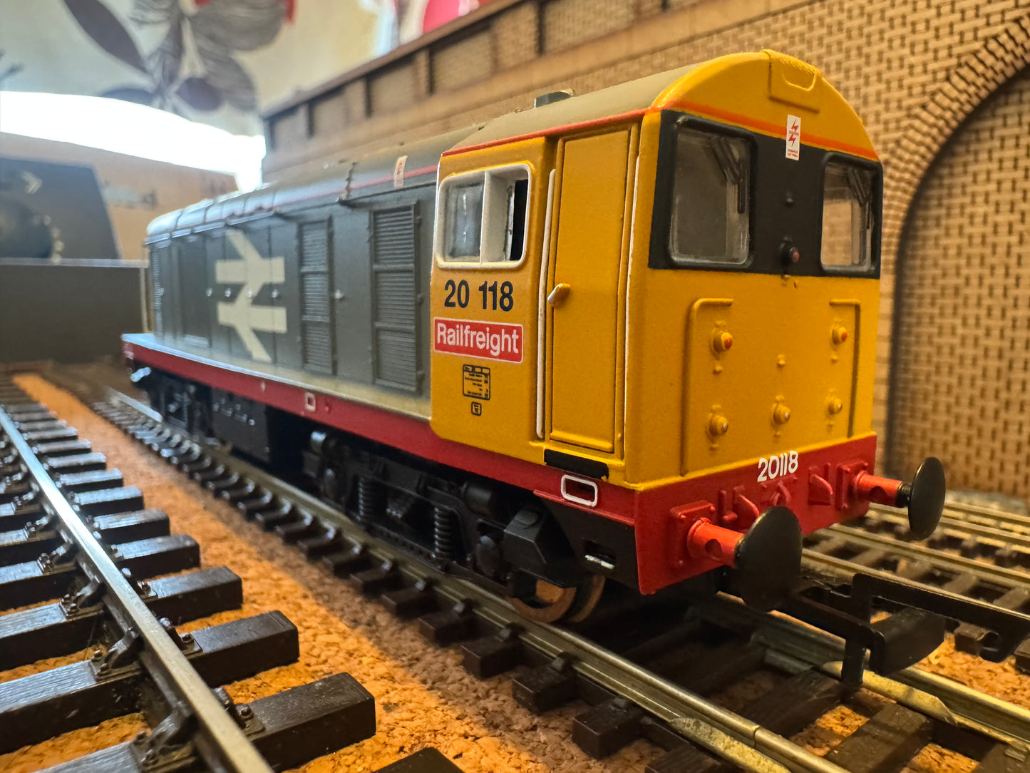 Hornby R2760 (OO) British Railways Class 20, No.20118 in British Rail Railfreight Grey and Yellow. DCC fitted 