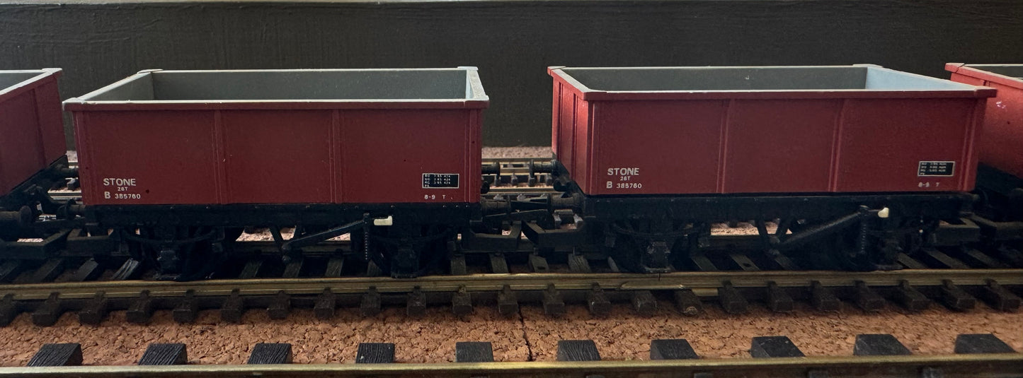 Hornby (OO) British Railways, 26ton Mineral Wagon No.B385760 (Stone Carrier) in BR Bauxite. £6
