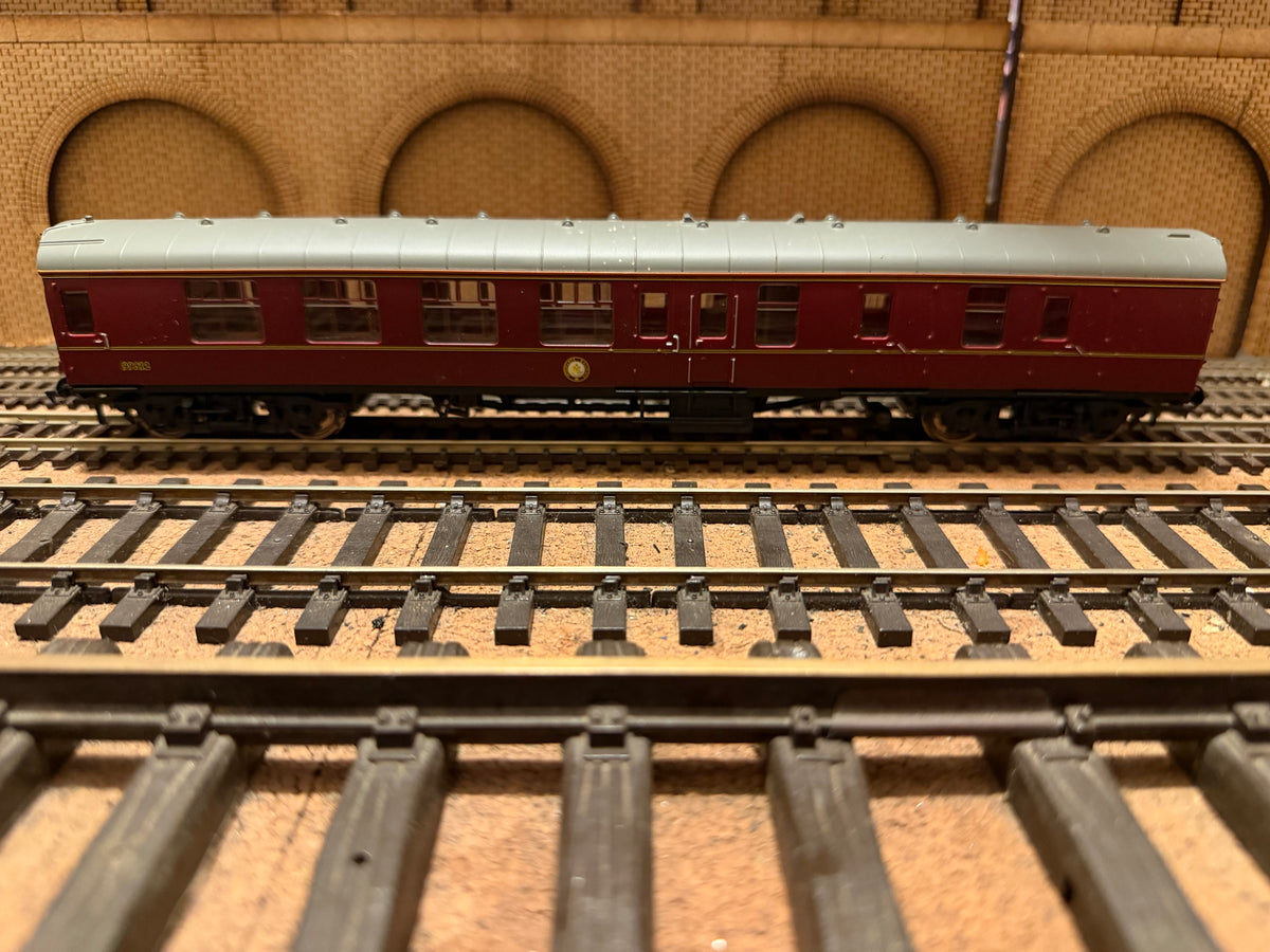 Hornby Harry Potter R4935A (OO) Ex BR MK1 Brake Second No.99312 in Hogwarts Railways Livery 
