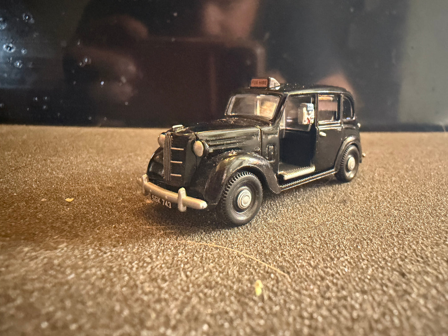 Classix EM76844 (1:76 / OO) Austin FX3, London Taxi No.5602 in Black 