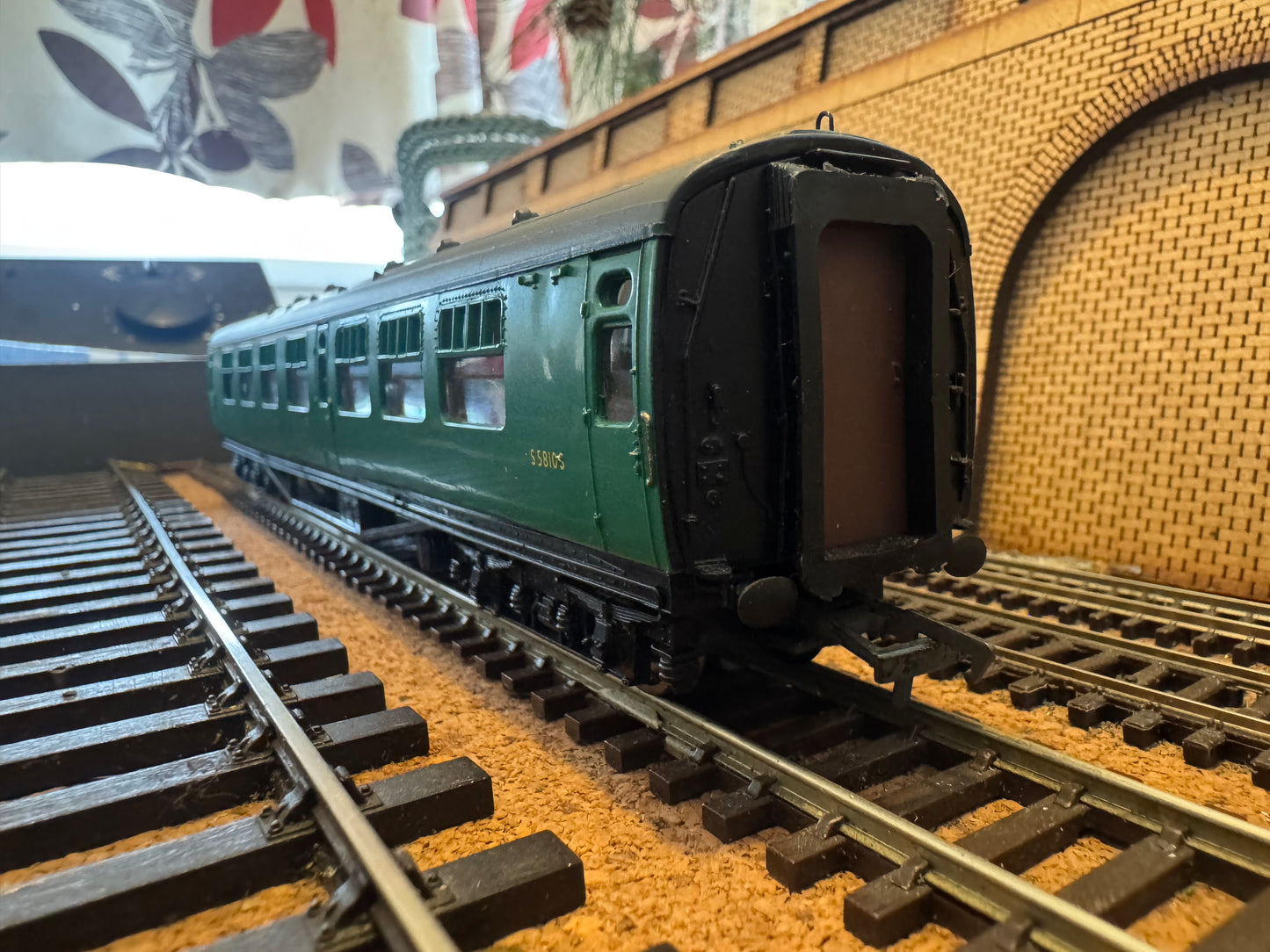 Bachmann 34-558B (OO) Ex SR, ‘Bulleid’ 63ft Corridor Composite No.S5810S in British Railways Southern Region Green 