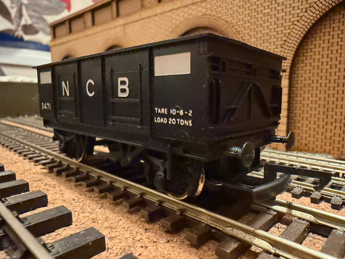Hornby R.102 (OO) National Coal Board, 20T Steel Body Wagon No.3471 in NCB Black 