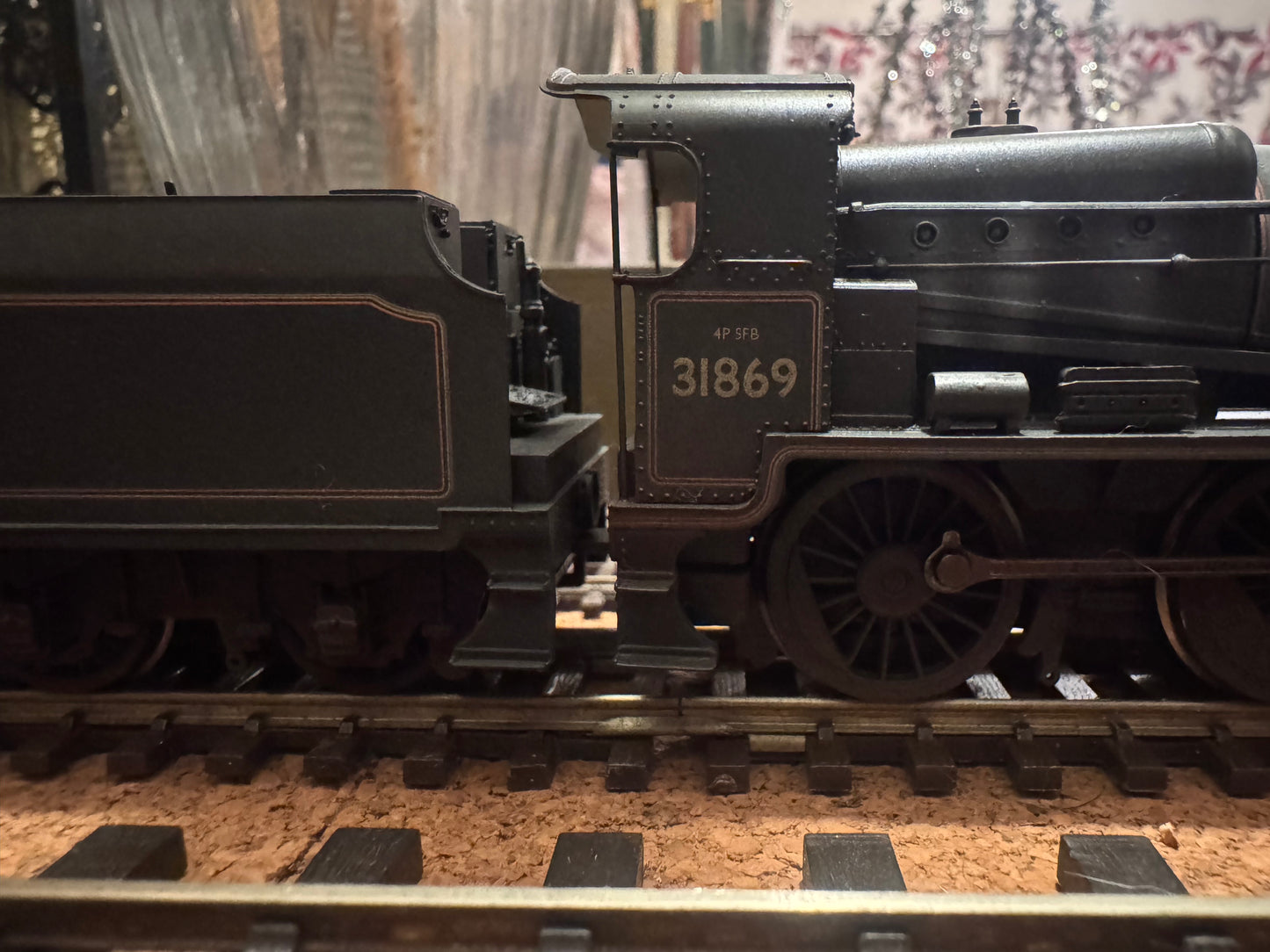 Bachmann 32-165DC (OO) Ex SR, Maunsell N Class ‘Mongolipers’ No.31869 in Weathered British Railways Lined Black, (Shed Code 75B, Redhill Depot). DCC Fitted 