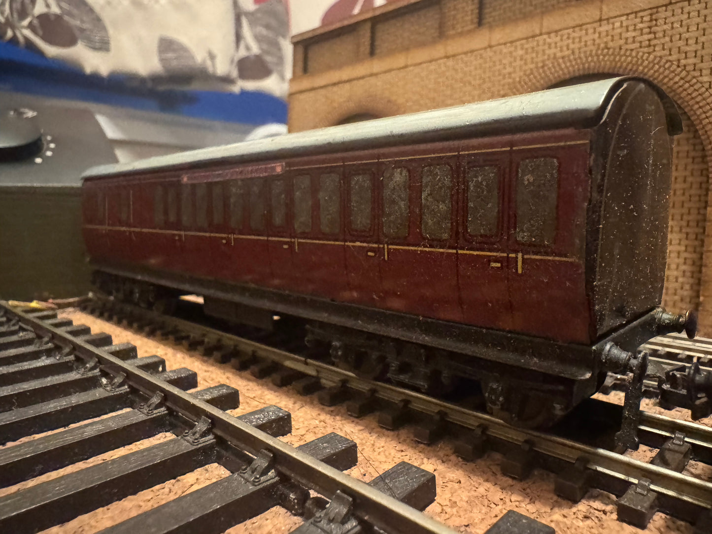 Hornby Dublo EDP13 (OO) 2-6-4 Tank Passenger Set, BR