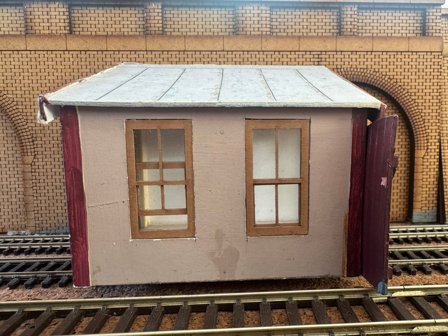 Manufacturer Unknown (OO9) Narrow gauge Lean-to loco shed