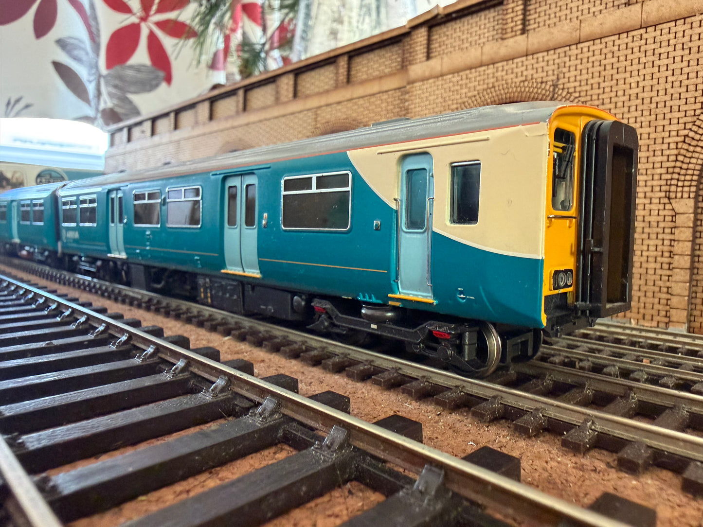 Bachmann 32-935 (OO) Ex British Rail Class 150/2 No.150256 in Arriva Trains Wales / Trenau Arriva Cymru livery. DCC Ready