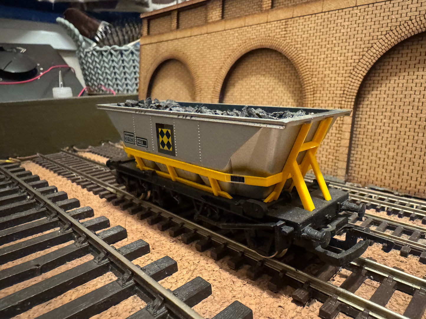 Hornby R.033 (OO) British Rail, Merry-Go-Round HHA Hopper Wagon No.350923 in BR Railfreight Coal Sector large logo livery with real coal load. 
