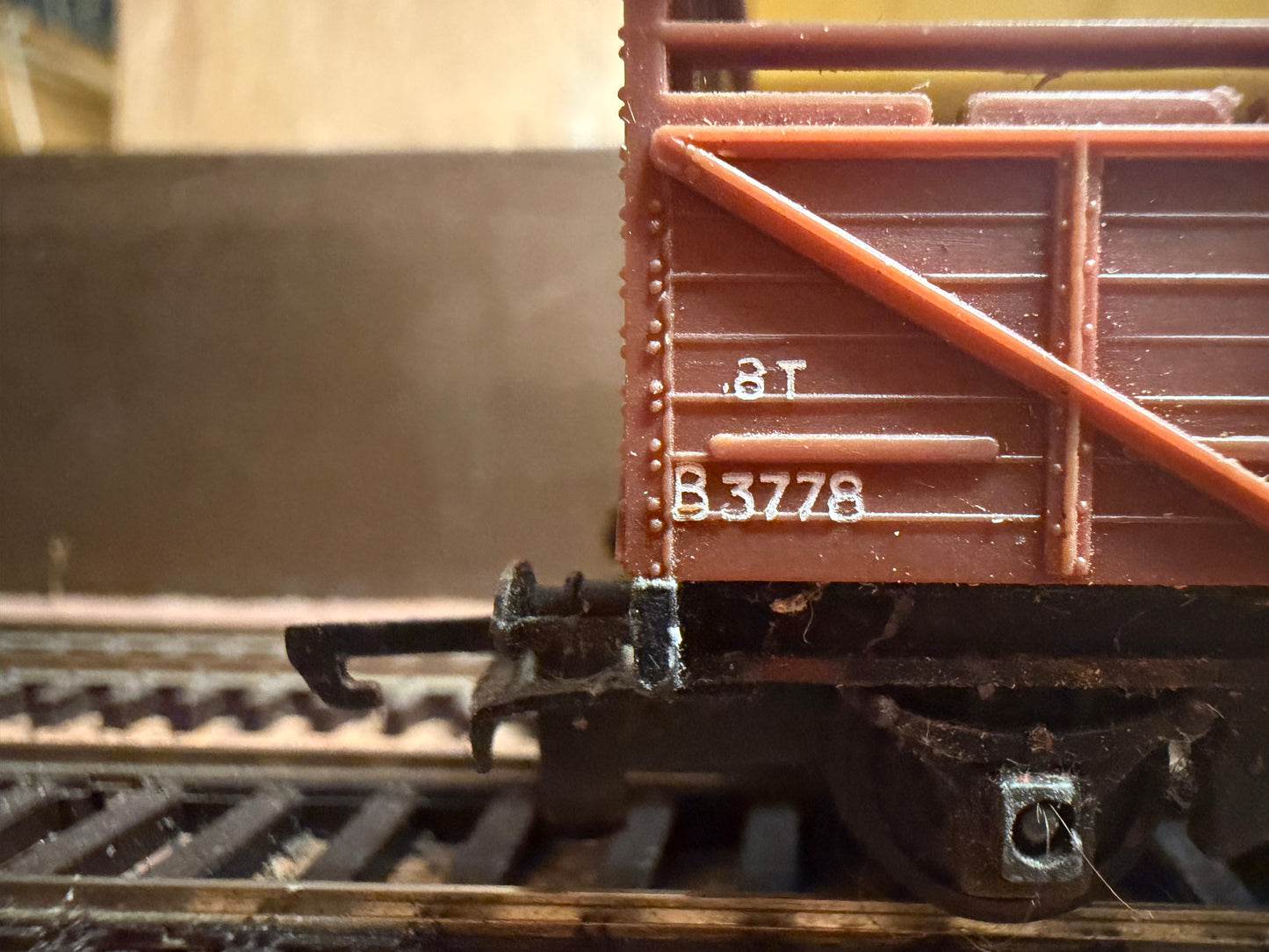 Tri-ang T.77 (TT) British Railways 8T Cattle Wagon No.B3778 in BR Bauxite 