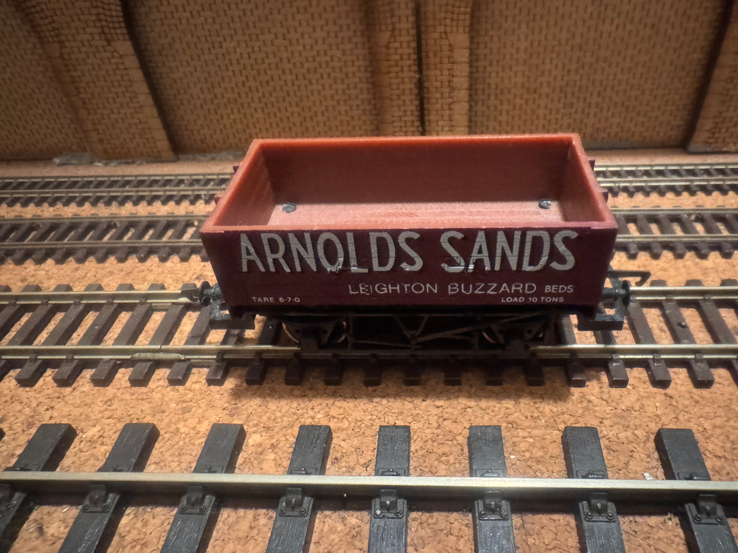 Hornby R.717 (OO) Arnolds Sands of Leighton Buzzard Five Plank Wagon.