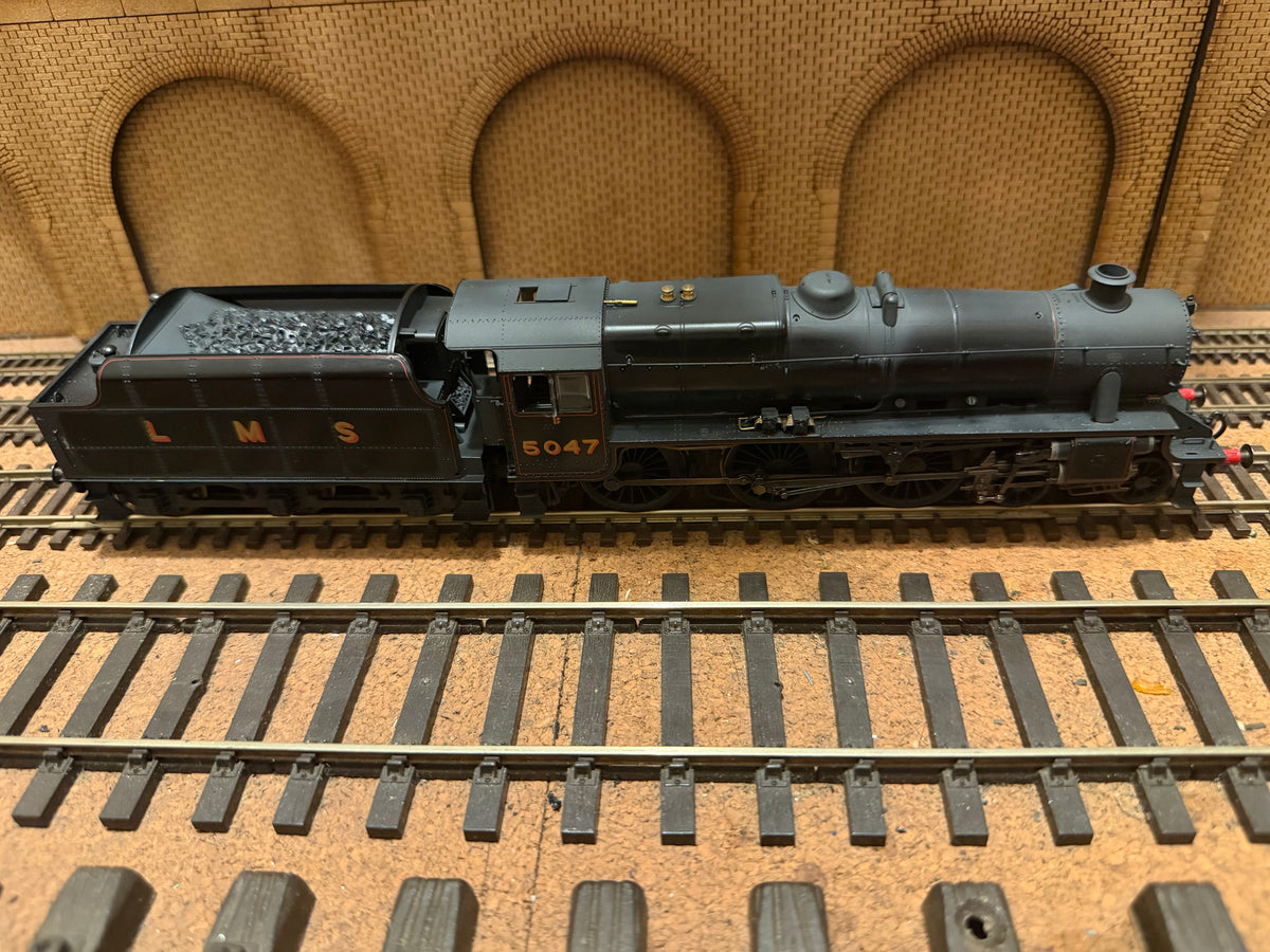 Hornby R30274 (OO) London Midland & Scottish Railway 5P-5F ‘Black Five’ No.5047 in Weathered LMS Lined Black (Shed Code 5A, Crewe North). DCC Ready 