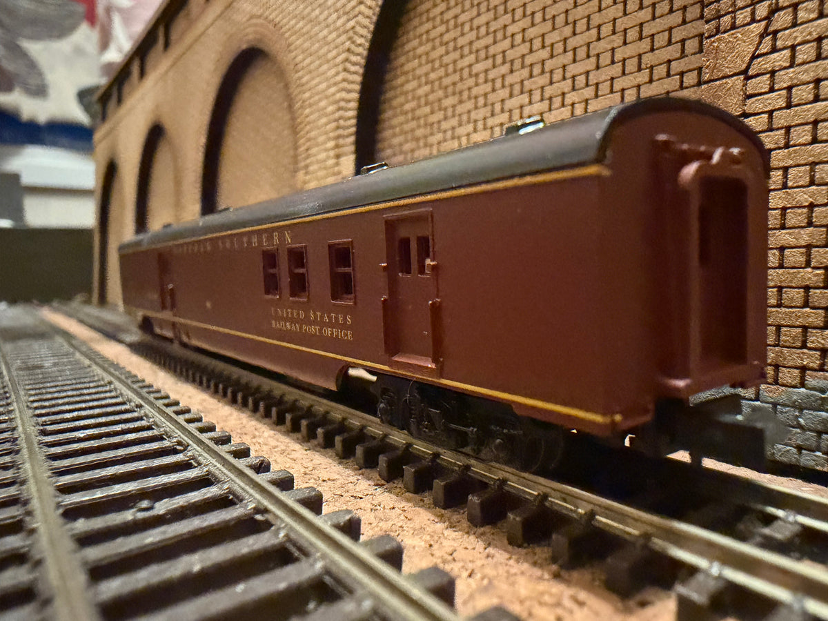 Con-Cor #0001-04022A (N Scale) Norfolk Southern 85ft Mail and Luggage Car No.96 in NS Maroon. £12