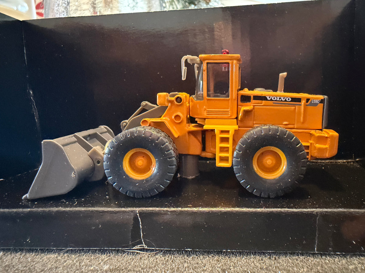 Hobby Works / Volvo (1:87 / HO) Volvo L150C Bulldozer.