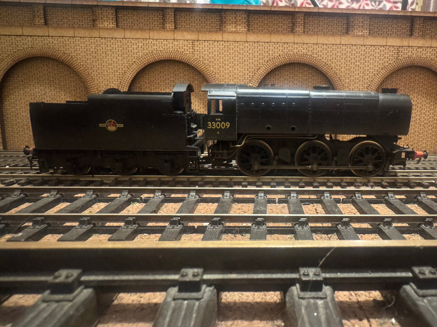 Hornby R2344 (OO) Ex SR Q1 No.33009 in Weathered British Railways Black. (Shed Code 70B, Feltham Depot. DCC fitted 