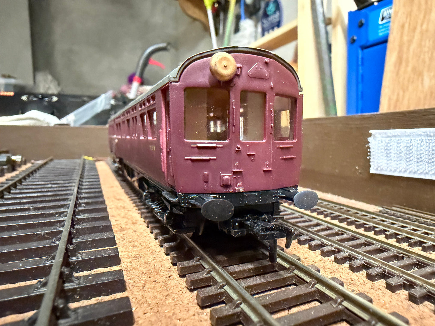 Airfix GMR 54256 (OO) Ex GWR Auto Coach No.W187W in unlined British Railways Maroon. 