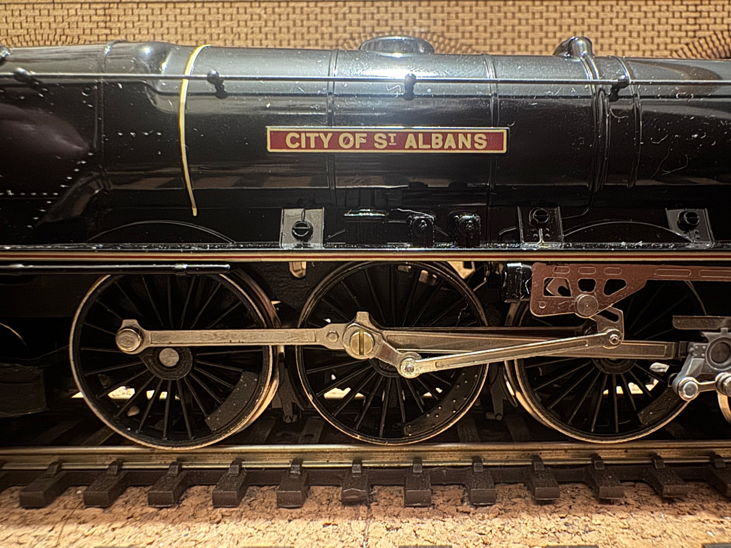 Hornby / Royal Doulton R459 (OO) ‘Full Head of Steam’ Special Edition Collectors Set No.1638 of 3000 