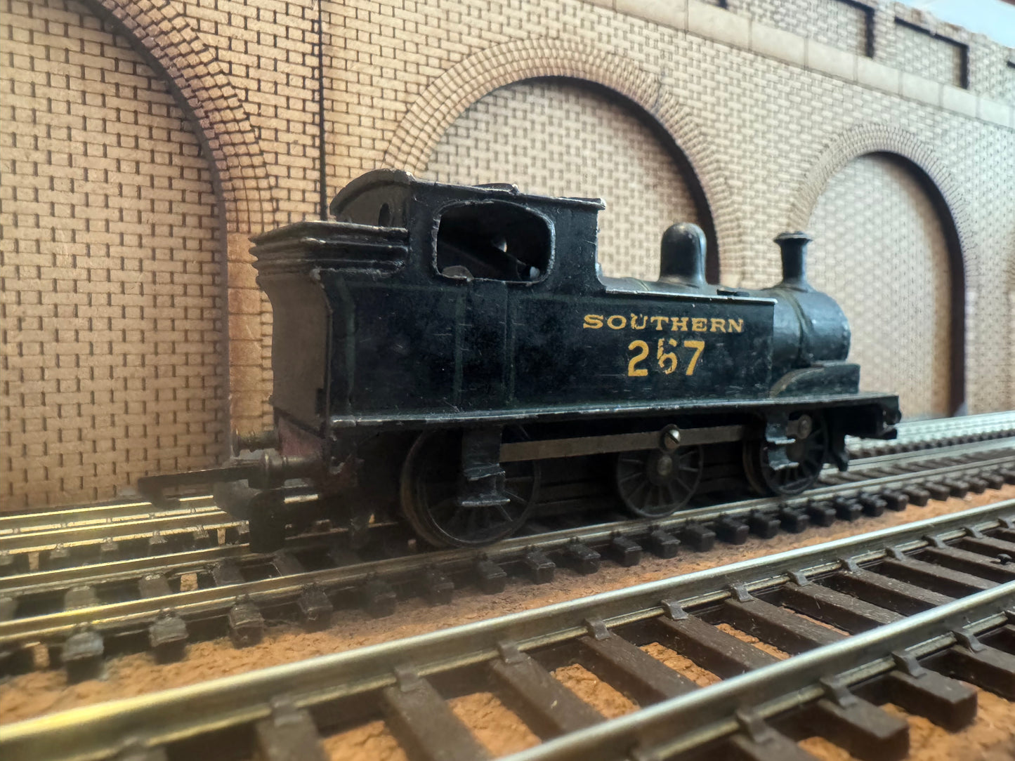 Tri-ang / Unknown (TT) Ex LSWR G6 No.257 in Lined Southern Railway Black. 