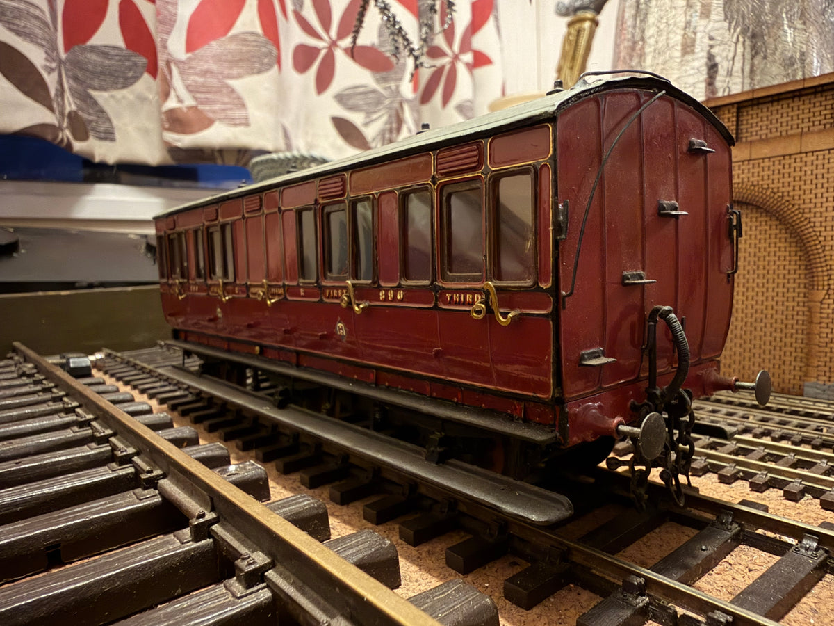 Unknown Manufacturer (O Gauge) Midland Railway Six Wheel Compartment Composite Coach No.890 in Midland Railway lined Crimson Lake. 