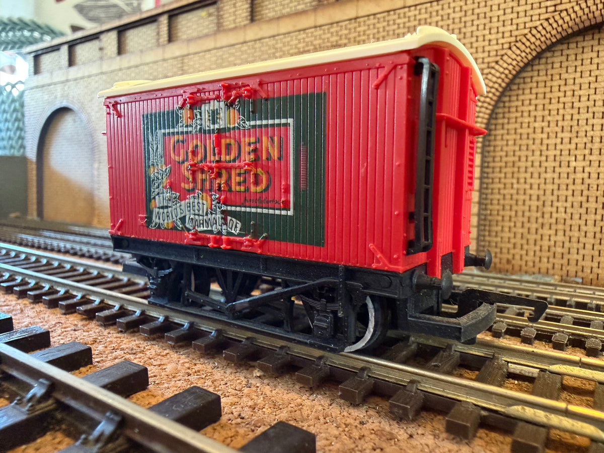 Hornby R.009 (OO) Golden Shred Van