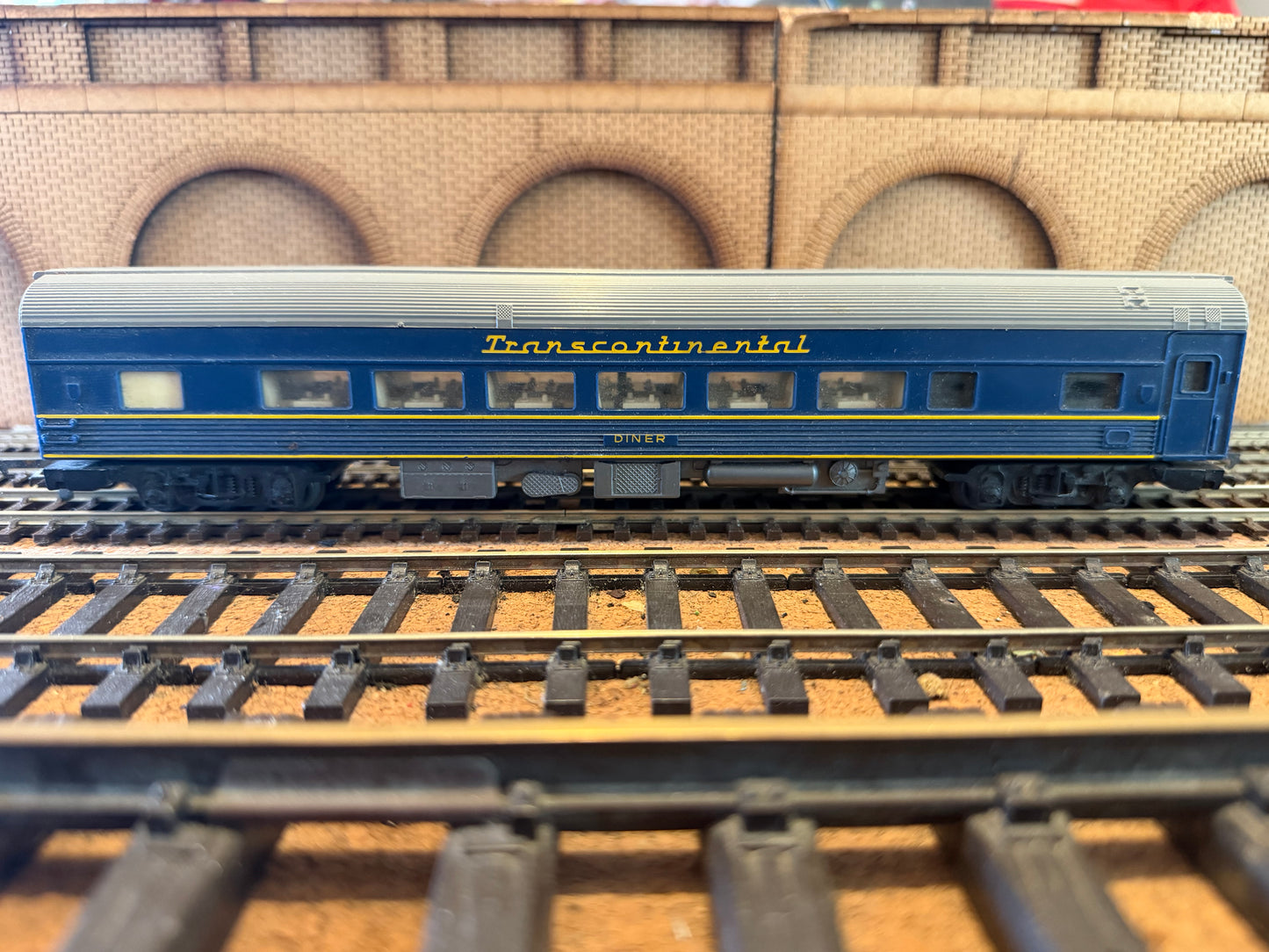 Tri-ang R250 (OO) Transcontinental Train Pack 