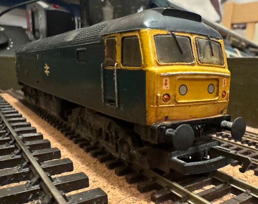 Hornby (OO) British Railways Class 47, No.47090 “Vulcan” in Weathered BR Blue.