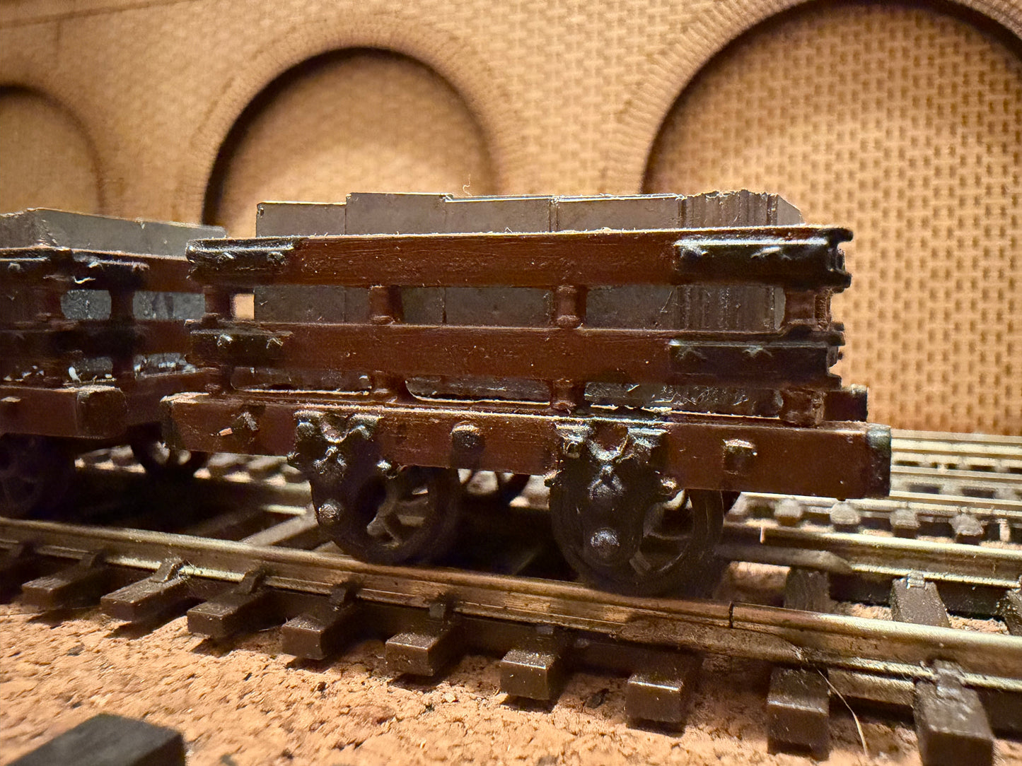 Manufacturer Unknown (On30 / NG7) Talyllyn Slate Wagons. Rake of Four with Load 