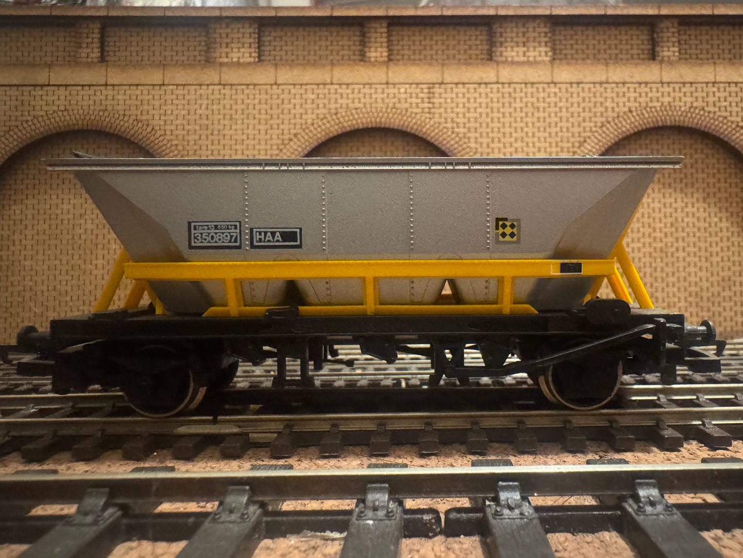 Hornby R.033 (OO) British Rail, Merry-Go-Round HHA Hopper Wagon No.350897 in BR Railfreight Coal Sector livery with real coal load. 
