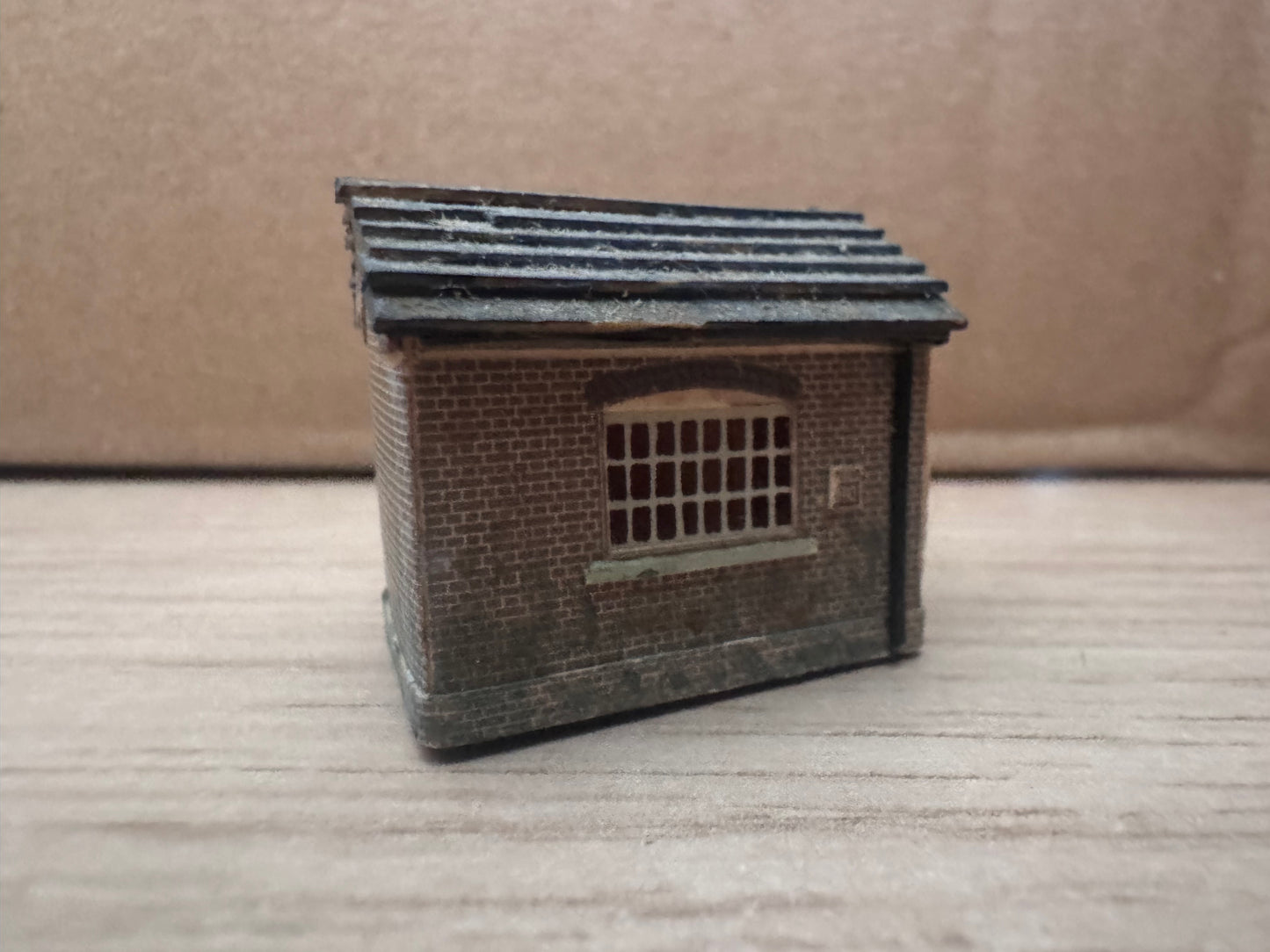 Metcalfe (N Gauge) Weathered Goods Office Building in Red Brick