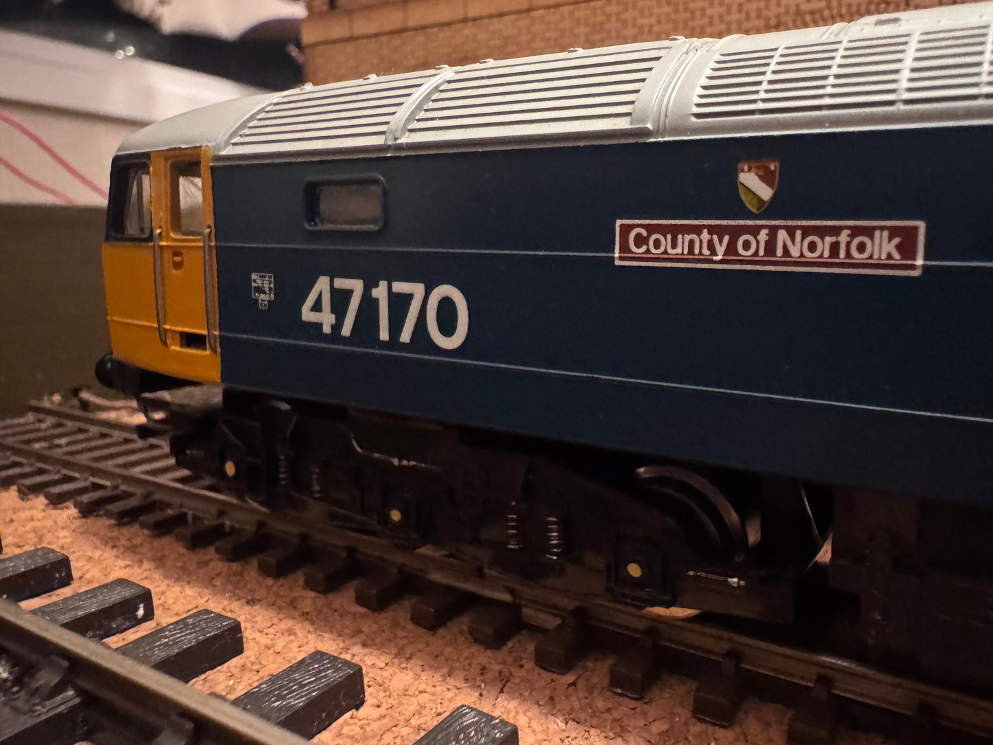 Hornby R307A (OO) British Railways Class 47 No.47170 “County of Norfolk” in BR Large Logo Blue 