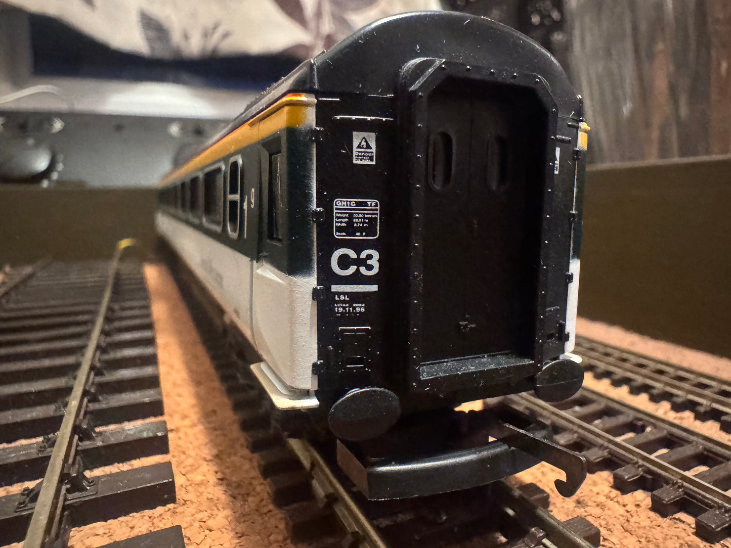Lima (OO) Ex British Rail MK3s in Great Western ‘Merlin’ livery. Full Coaching Rake Bundle 