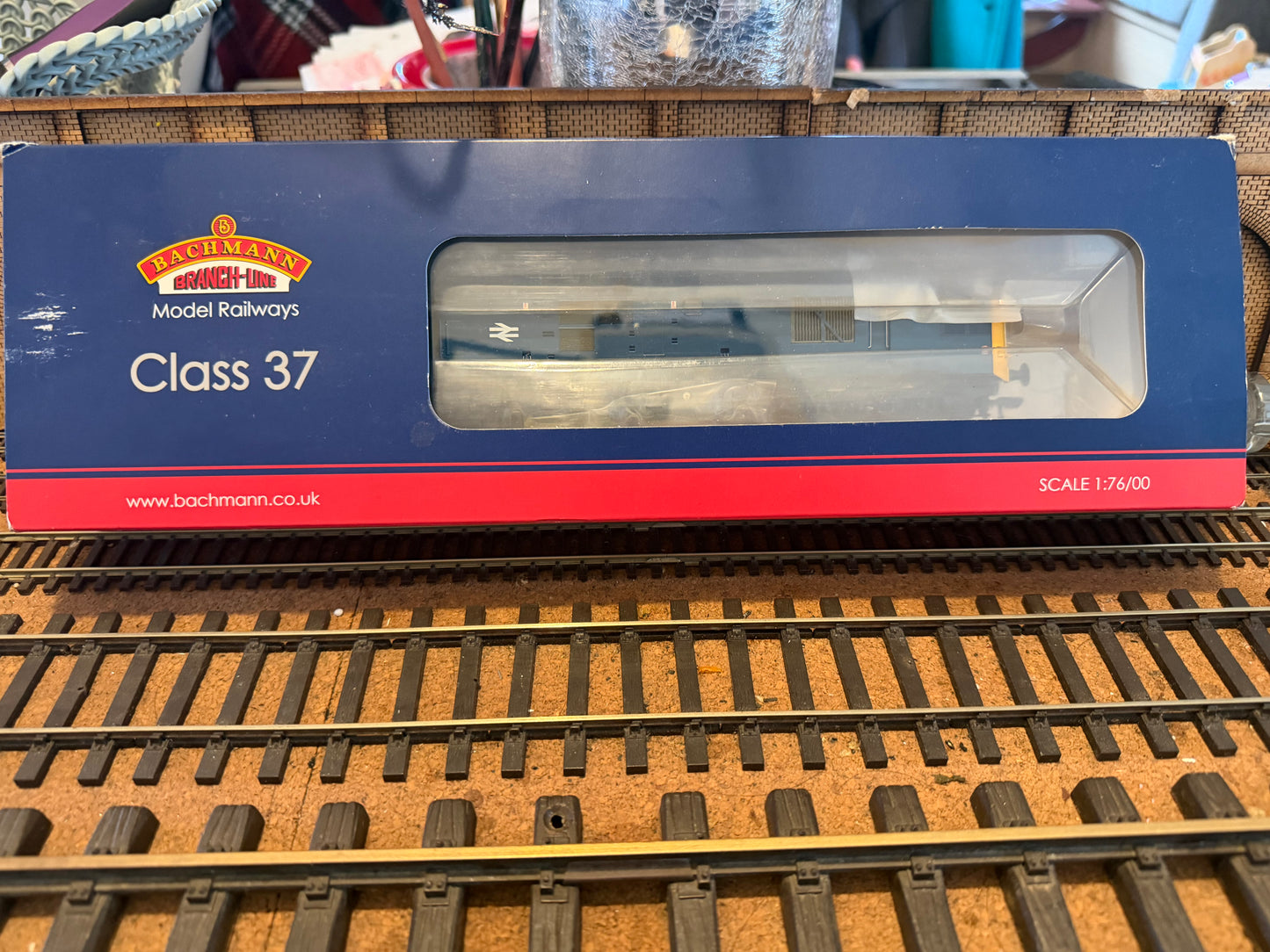 Bachmann 32-781 (OO) British Railways Class 37/0 No.37251 in British Rail Blue. DCC Ready 