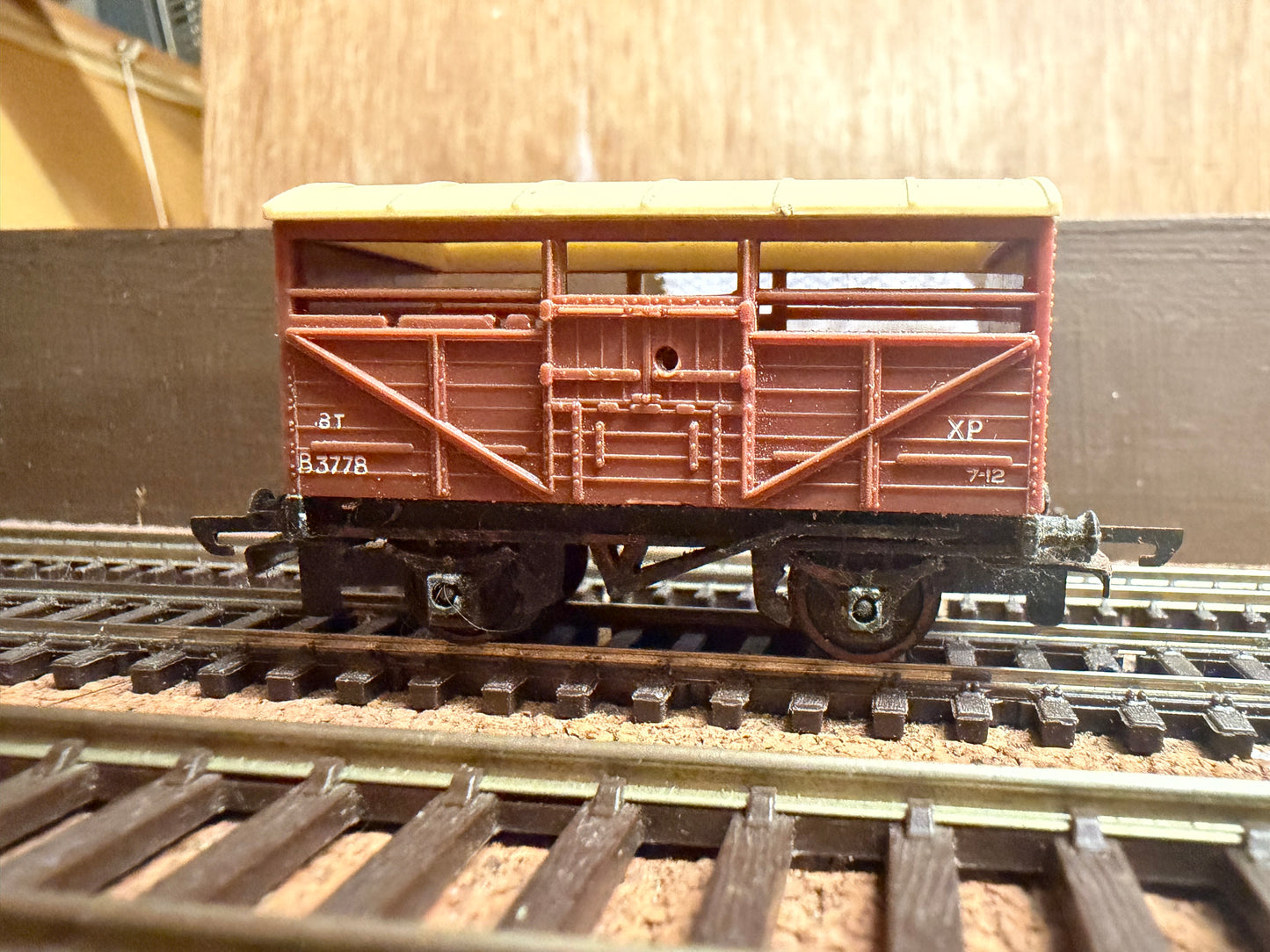 Tri-ang T.77 (TT) British Railways 8T Cattle Wagon No.B3778 in BR Bauxite 