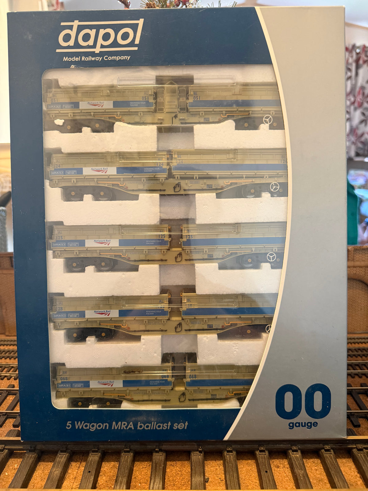 Dapol B859B (OO) Thrall Europa, MRA 57T Bogie Hopper, Full Rake, Pack Of Five in Network Rail Blue and Grey 
