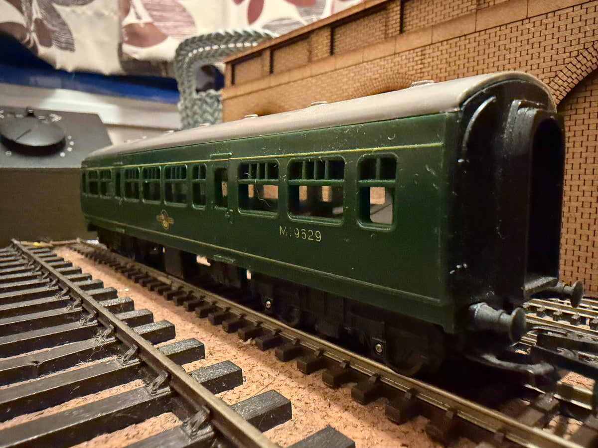 Tri-ang R.157 & R.158 (OO) British Railways, Metro-Cammell Lightweight DMU with yellow ends 