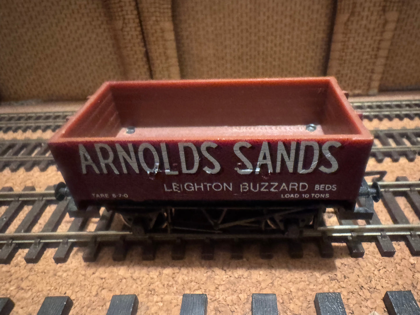Hornby R.717 (OO) Arnolds Sands of Leighton Buzzard Five Plank Wagon.