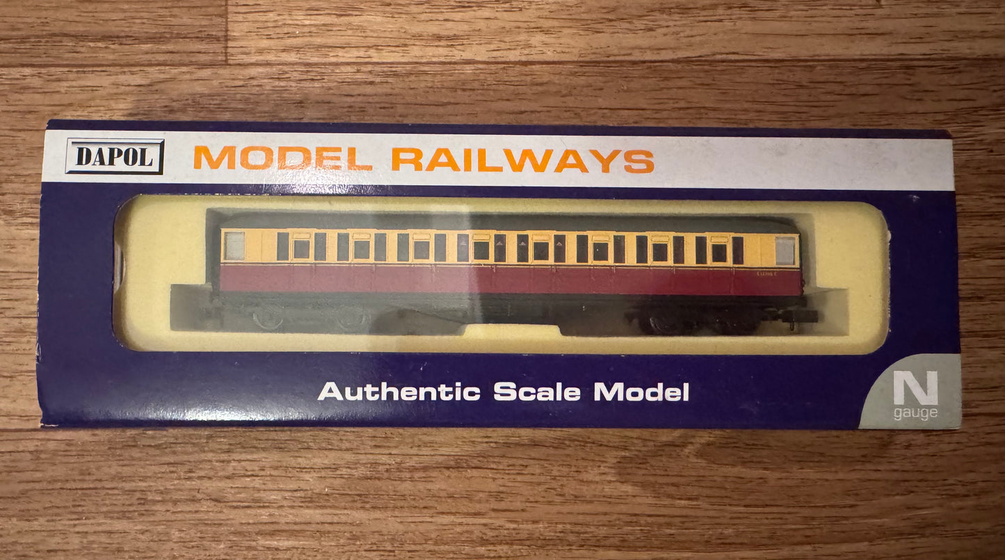 Dapol NC-60C (N Gauge) Ex LNER ‘Gresley’ Corridor Second No.E12706E in British Railways Blood and Custard Livery 