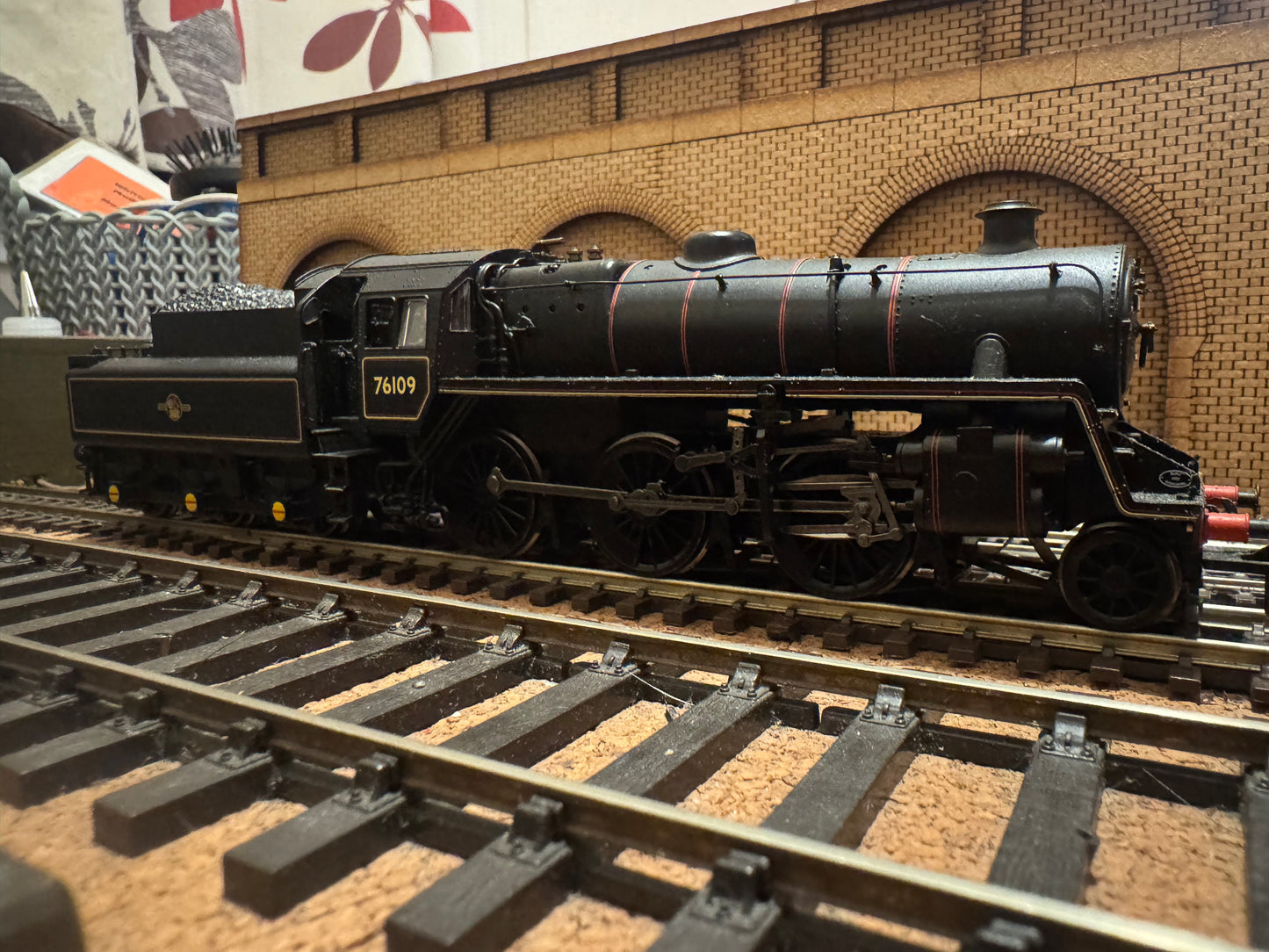 Bachmann 32-955 (OO) British Railways, Standard 4MT 2-6-0 No.76109 in Lined British Railways Black. (Shed Code 62A, Thornton Depot) DCC Ready 