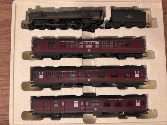 Hornby R2329M (OO) The Thames-Clyde Express, Train Pack. Special Edition No.1452 of 1500. 