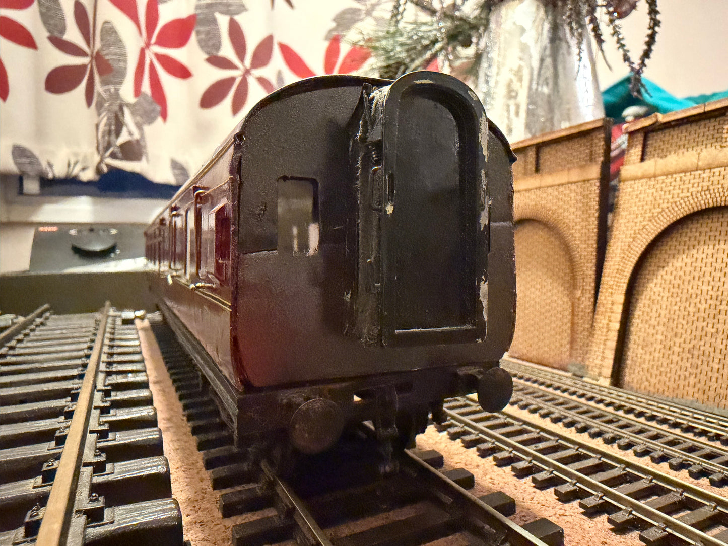 Exley (O Gauge) London Midland & Scottish Railway ‘Stanier’ Corridor Brake 3rd. No Number in LMS Crimson 